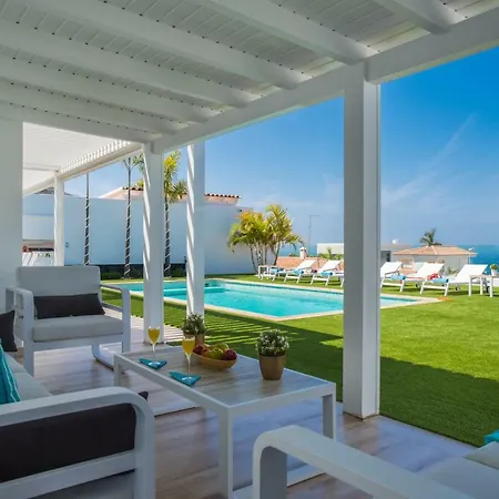 Valentina Ocean View Heated Pool 빌라 아데제